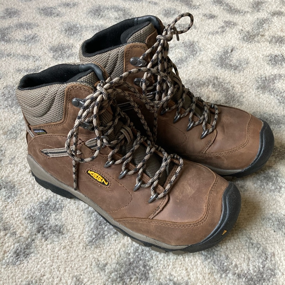 New Keen hiking boots, women’s 10